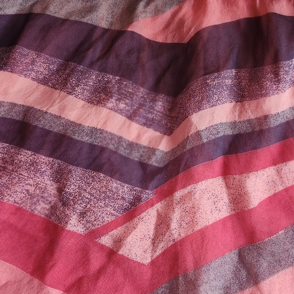 Striking lightweight, lined with tank top shirt. - Picture 4 of 5